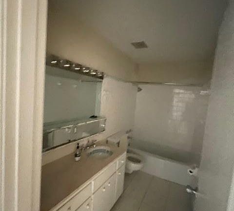 5th image of 2454 Glenmary Ave APT 10