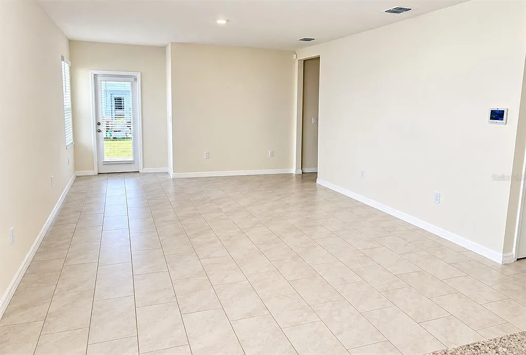 4 bed, 2.0 bath, 1688 sqft, $2,200 — Photo 2