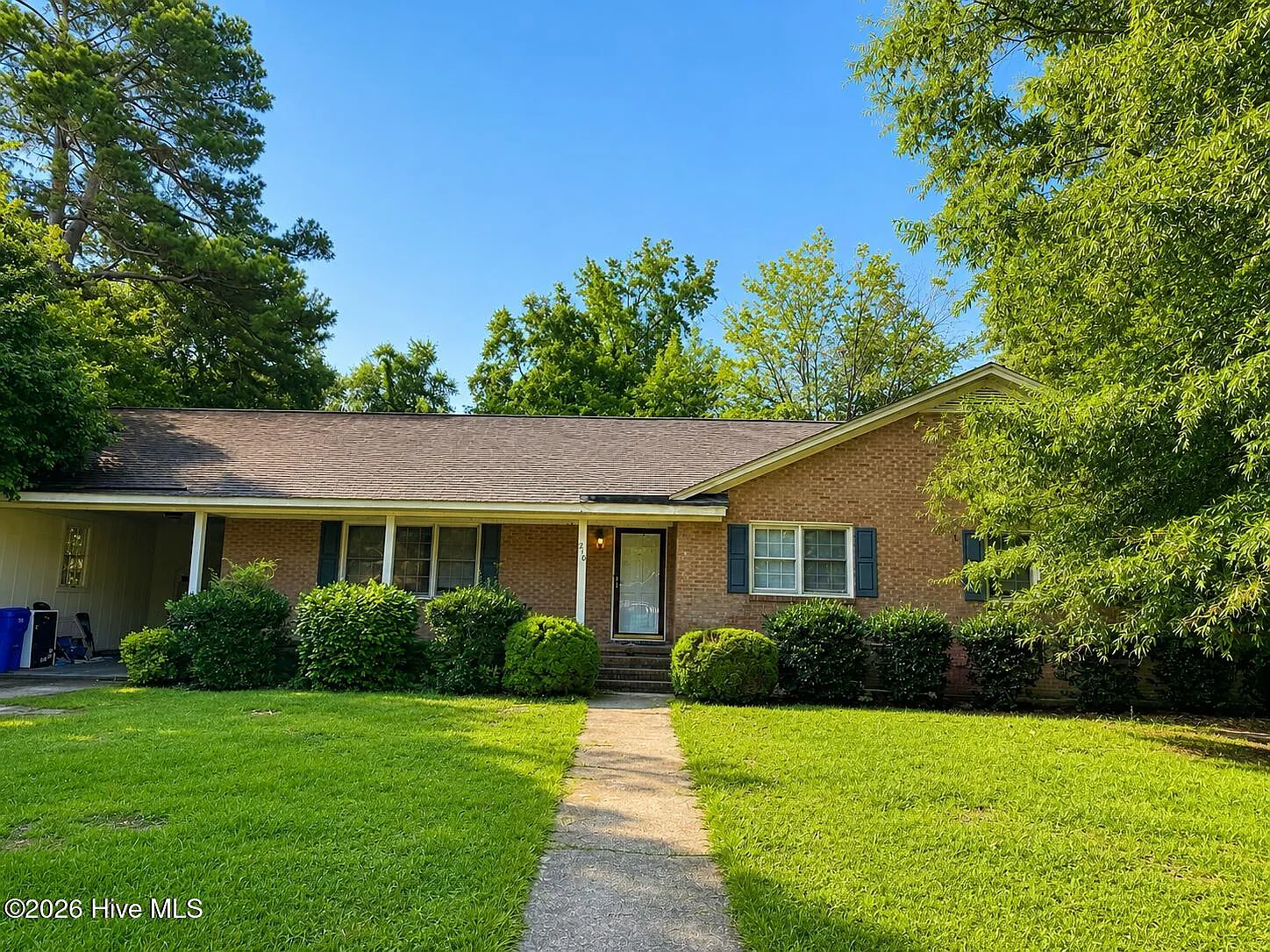 3 bed, 2.0 bath, 1907 sqft, $1,800 — Photo 1