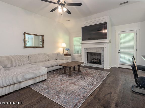 4th image of 2261 Bella Ln