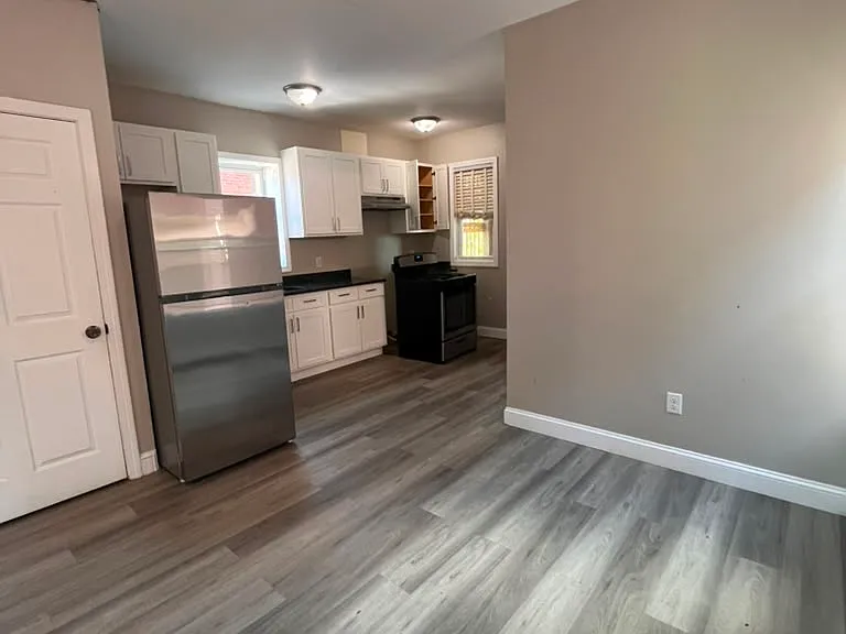 264-2A Lawrence St #3 — Photo 4