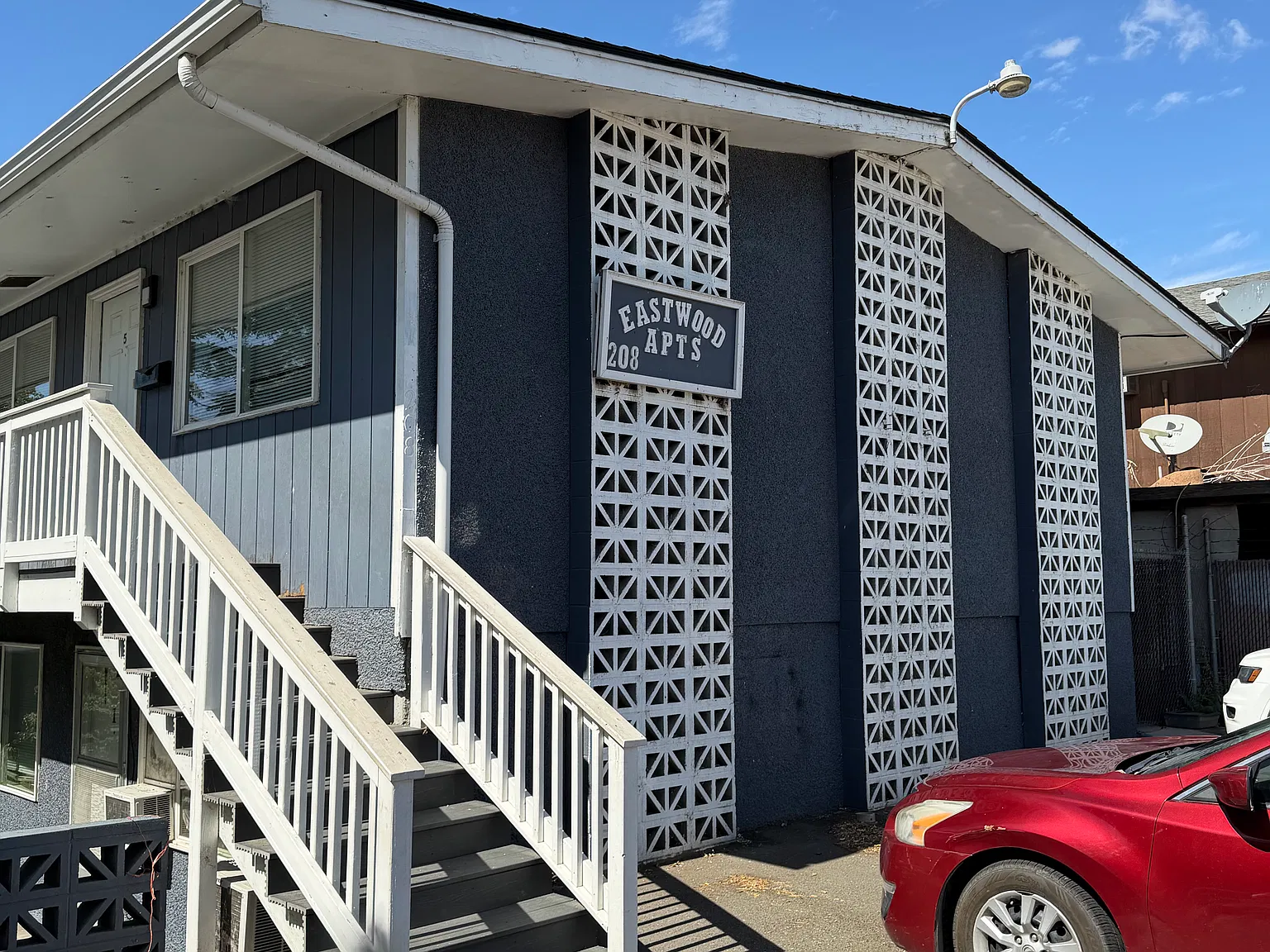 208 S 4th St — Photo 1