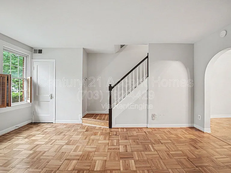 1510 S Edgewood St #550 — Photo 4