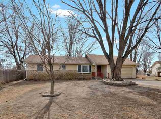 12 N Whirlwind Ct, Valley Center, KS 67147