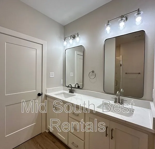 209 N Madison St — Photo 6