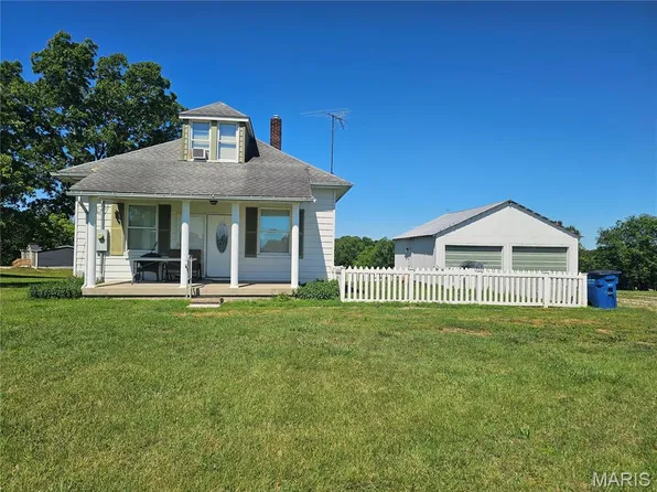4511 Chester Rd, Chester, IL 62233