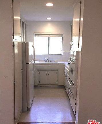 5th image of 2616 N Beachwood Dr APT 8