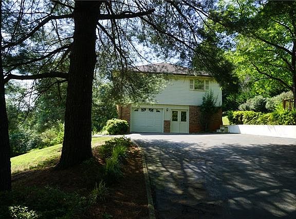 4th image of 3920 Oakhill Park Cir