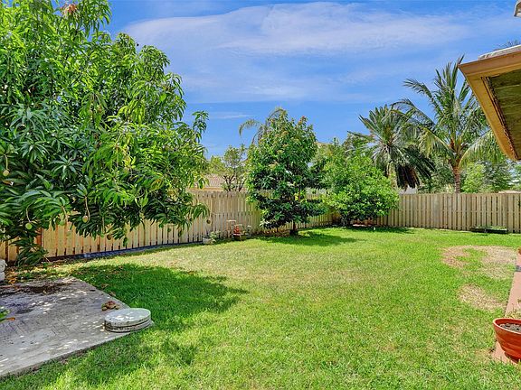 3rd image of 2565 Kerry Drive