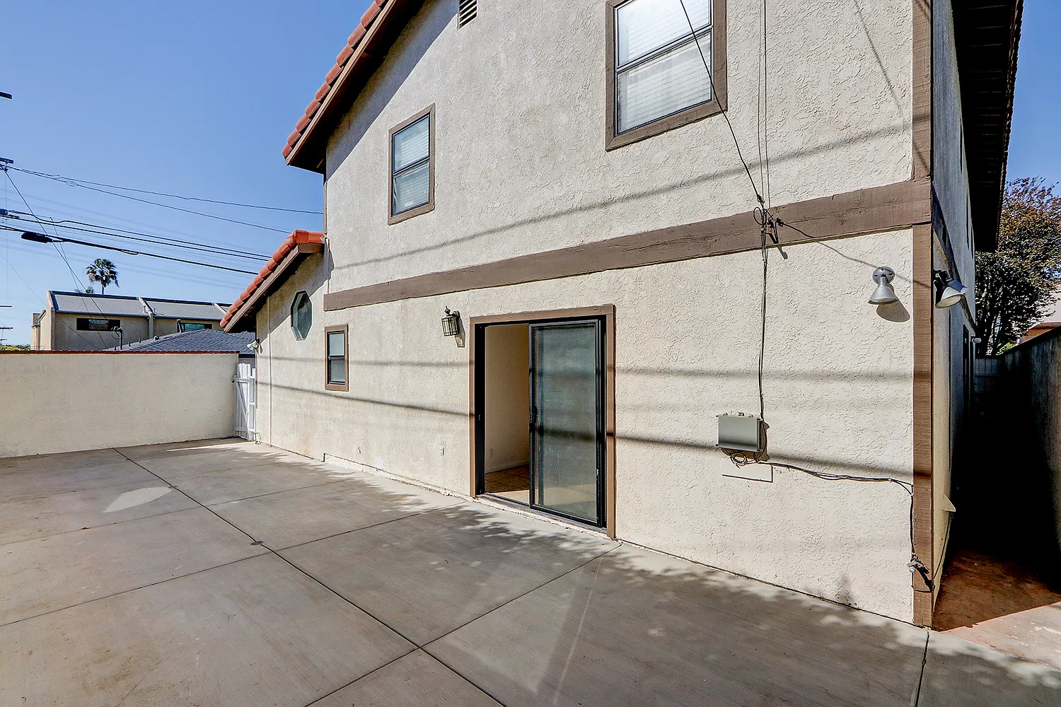 3 bed, 2.5 bath, 2160 sqft, $5,100 — Photo 2