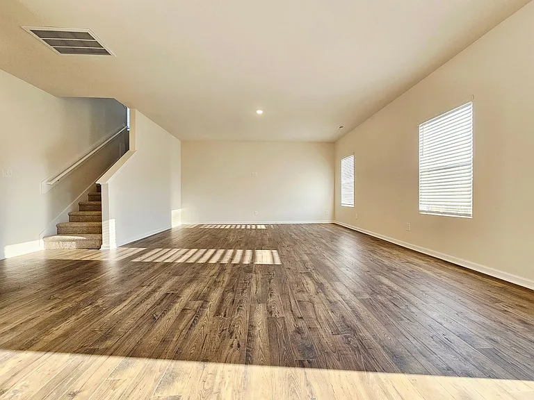 349 Wicklow Ln — Photo 4