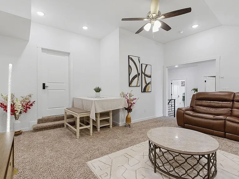 703 S Hickory Dr — Photo 33