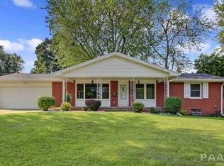 2804 W Pine Hill Ln, Peoria, IL