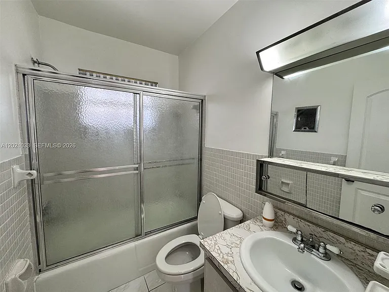 2219 Polk St #4B — Photo 8