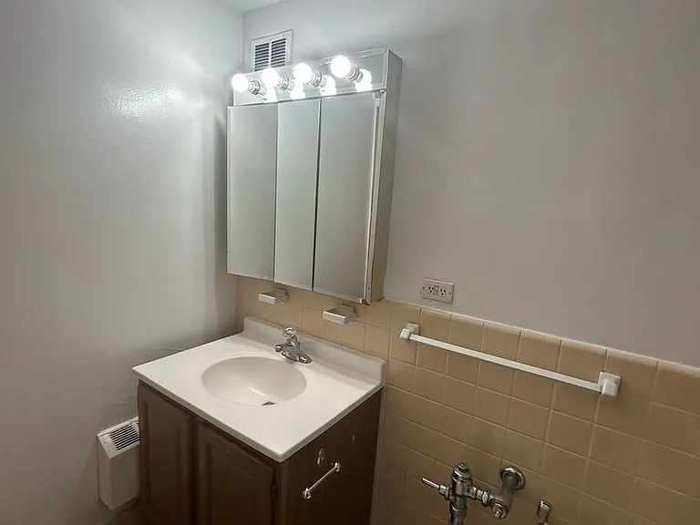 4180 Marine Terrace Apartments — Photo 75