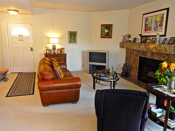 4th image of 601 N Kenwood St Unit 208
