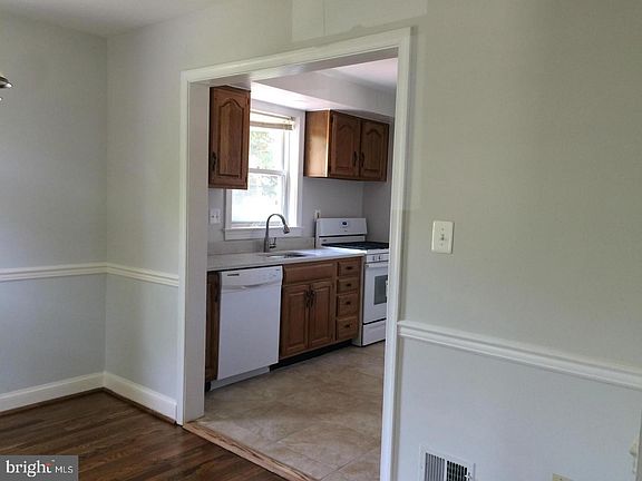 4th image of 366 N Granada St