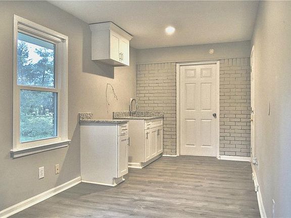 3rd image of 6078 Hillvale Rd