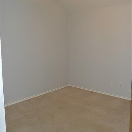 4th image of 1401 Mockingbird Ln