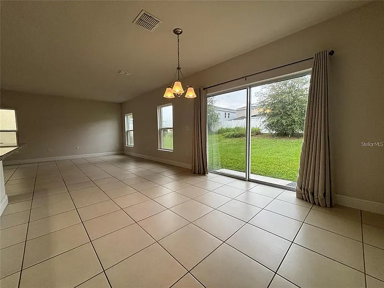 4420 Silver Creek St — Photo 5