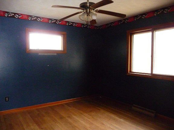 5th image of 1051 Courtly Dr