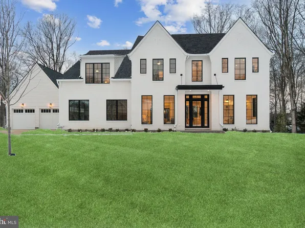 8561 Horseshoe Ln, Rockville, MD 20854