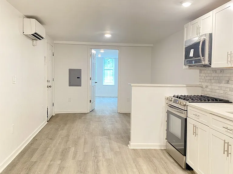 205 8th St #G1 — Photo 11