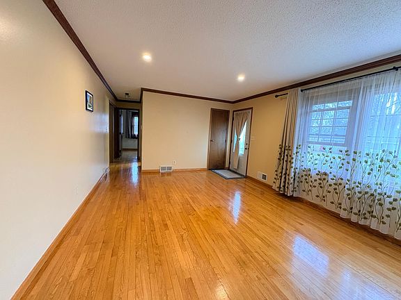 5th image of 3909 7th Pl NW