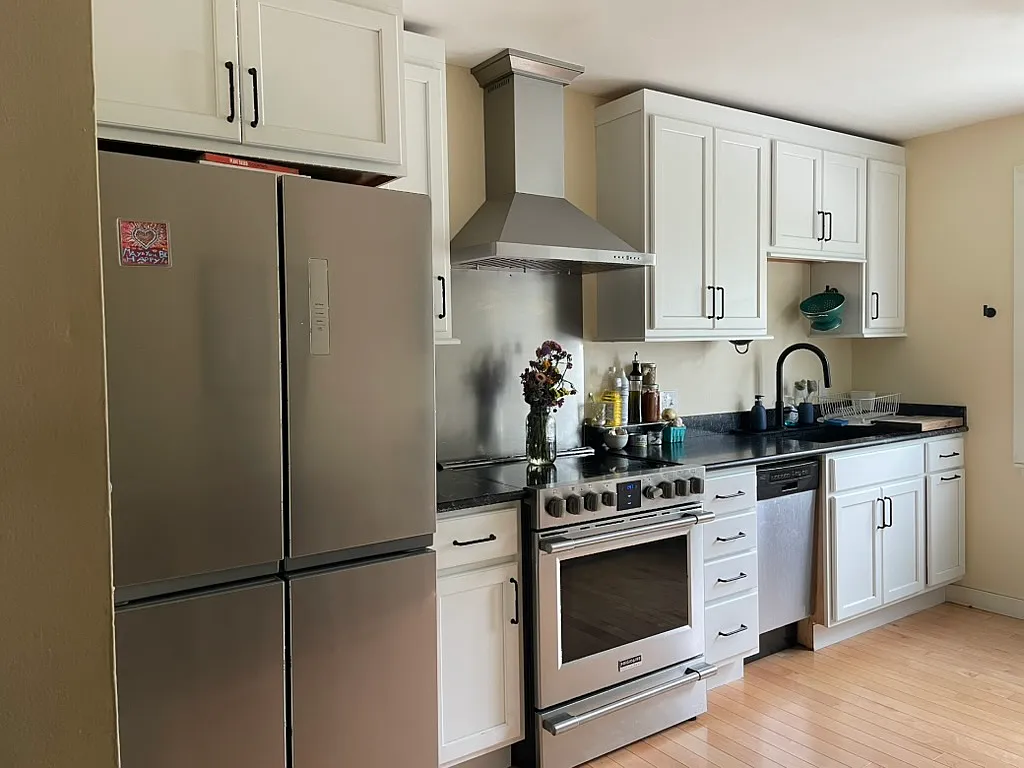 2 bed, 730 sqft, $2,200 — Photo 4