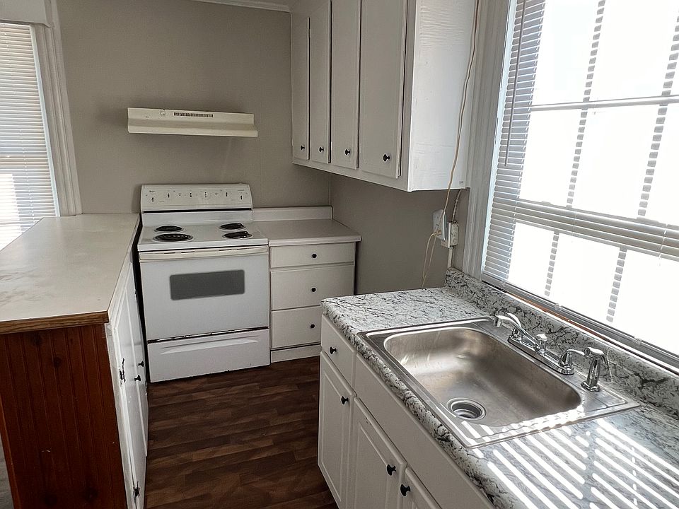1st image of 207 E Elm St