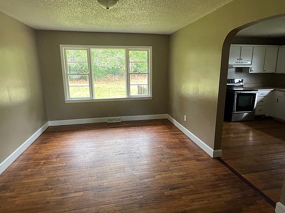 5th image of 907 Williams St