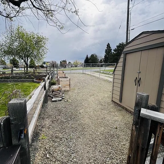 1617 Winne Ave — Photo 39