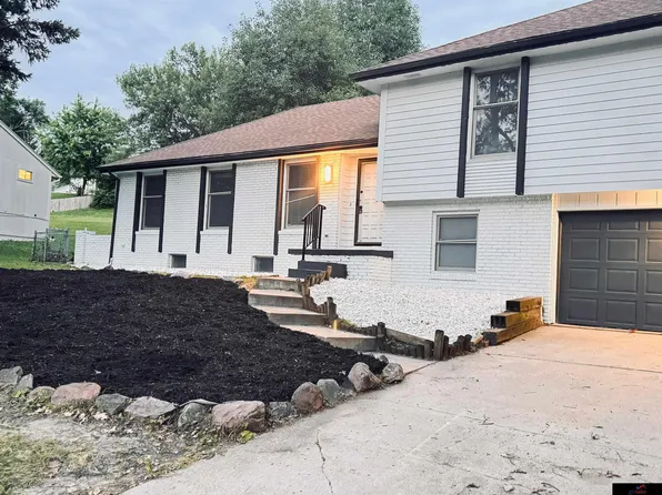 16559 Dorcas St, Omaha, NE 68130