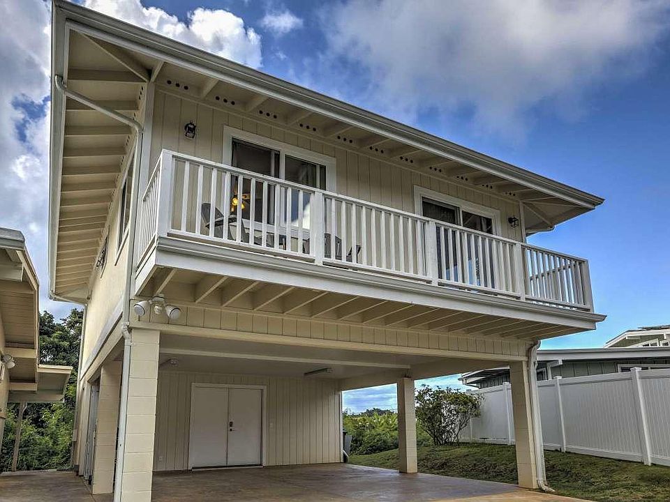 Studio upstairs - detached from main house