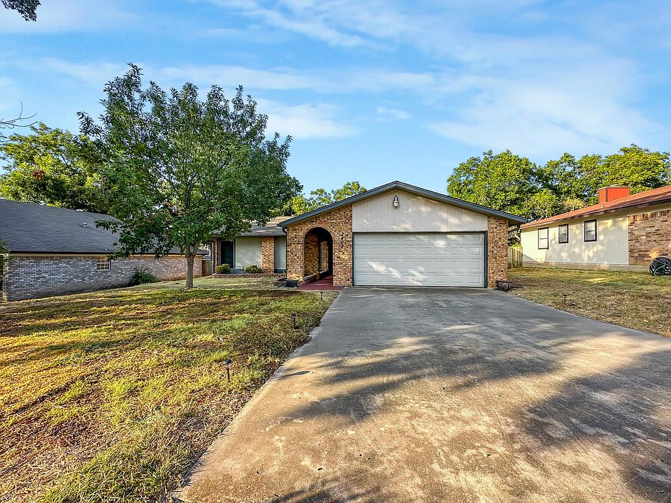 1st image of 2405 Bunker Hill Dr