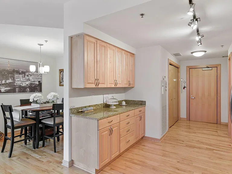 215 10th Ave S #735 — Photo 8
