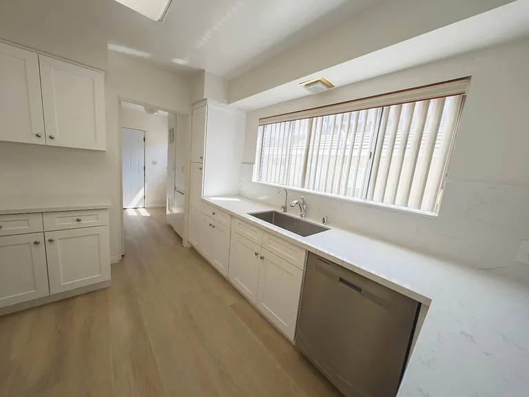 8547 Lorain Rd — Photo 10