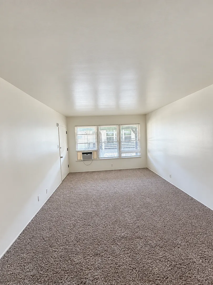 8366 Sargent Ave — Photo 4