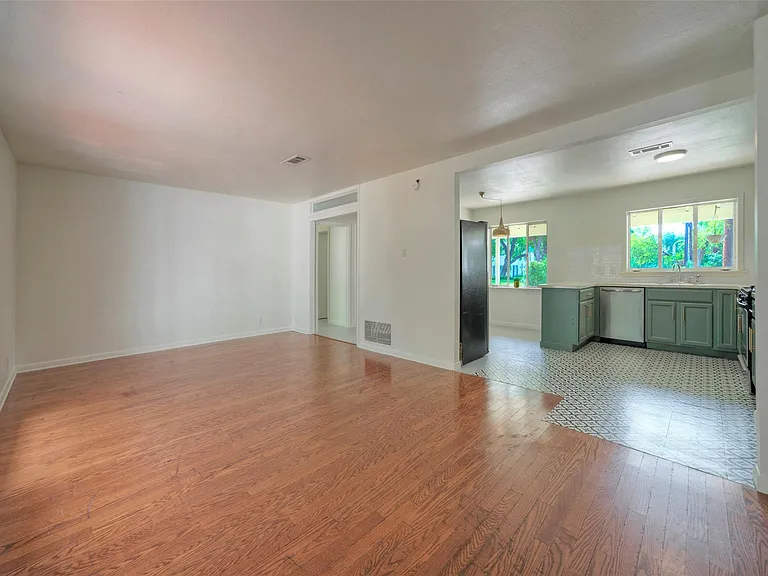 1803 Pearl St — Photo 10