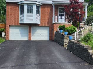 357 Winfred Manor Dr, Bethel Park, PA 15102
