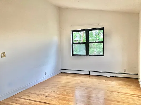 Sold by Eagle Realty Group New York | media 16