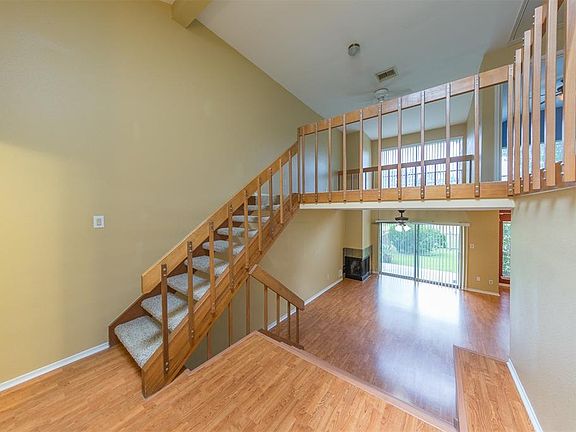 2nd image of 15916 Seahorse Dr