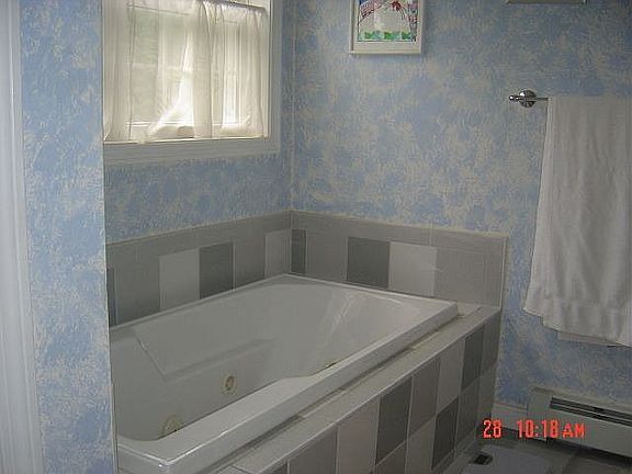 mstr suite jacuzzi tub