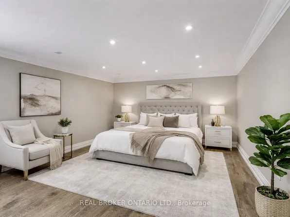 47 Highgate Rd #B, Toronto, ON M8X 2B4