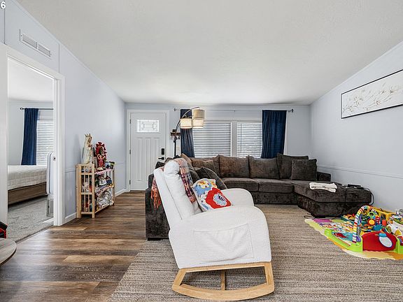 4th image of 518 Scotts Glen Dr