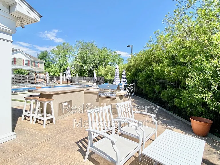 208 Fishers Ct — Photo 31