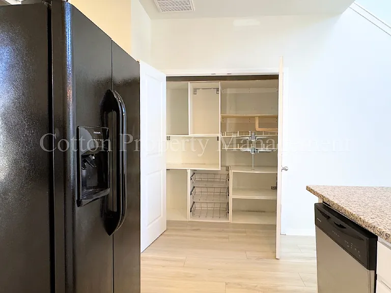 7313 Chipley Dr — Photo 6