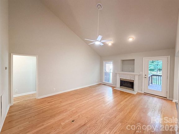 3rd image of 1104 Thoroughbred Pl NW