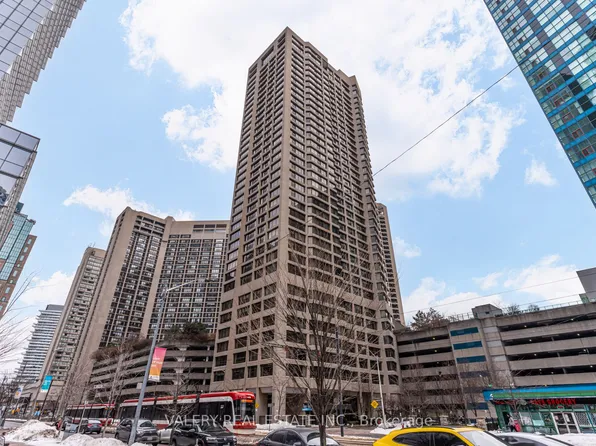 55 Harbour Sq #1913, Toronto, ON M5J 2L1