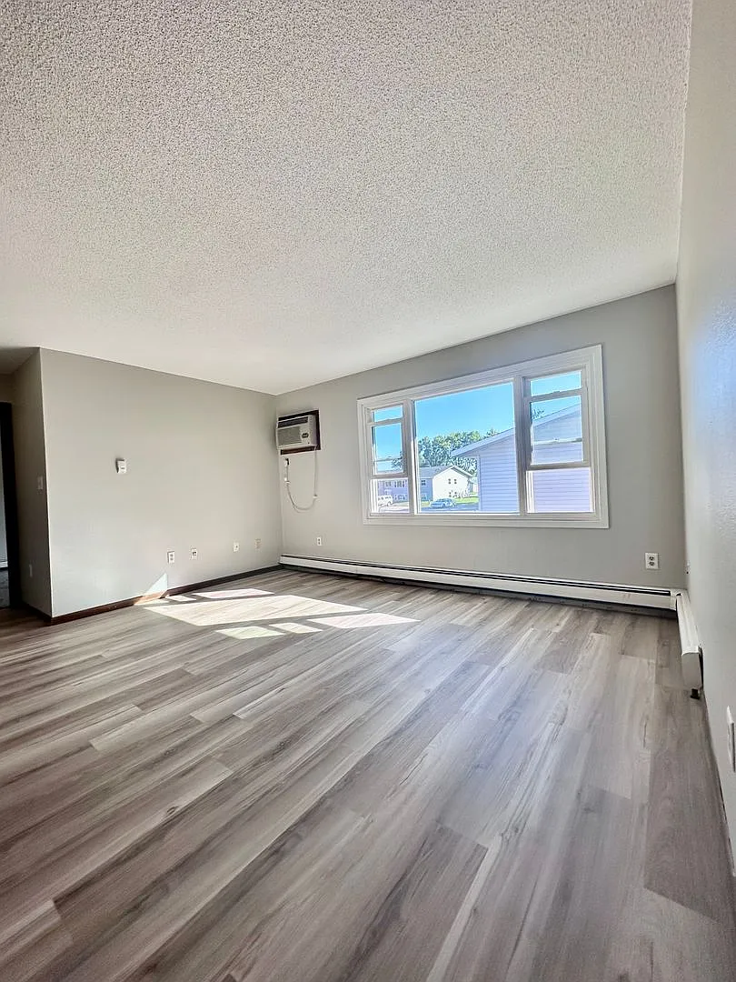 Valley South 1014 5th St SE — Photo 1